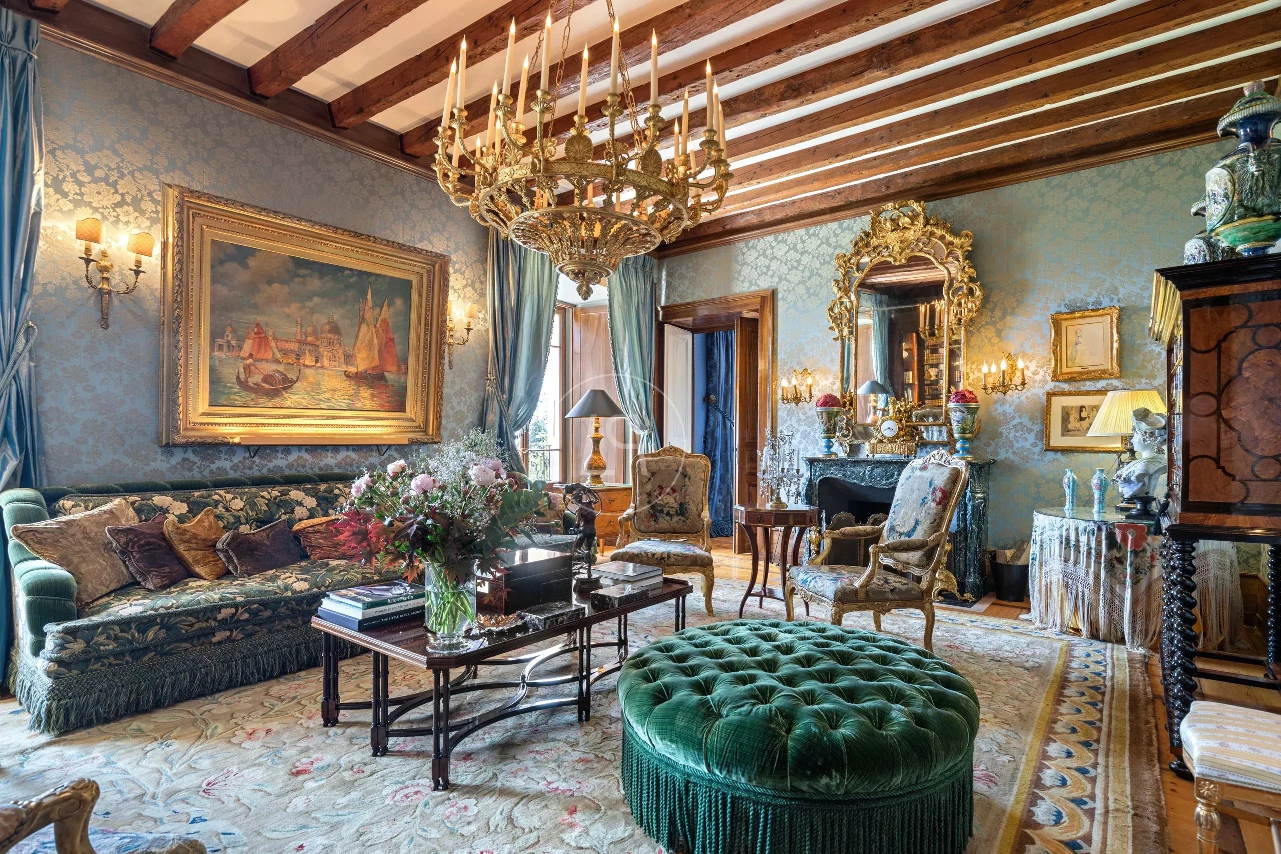 Prächtiges klassisches Wohnzimmer