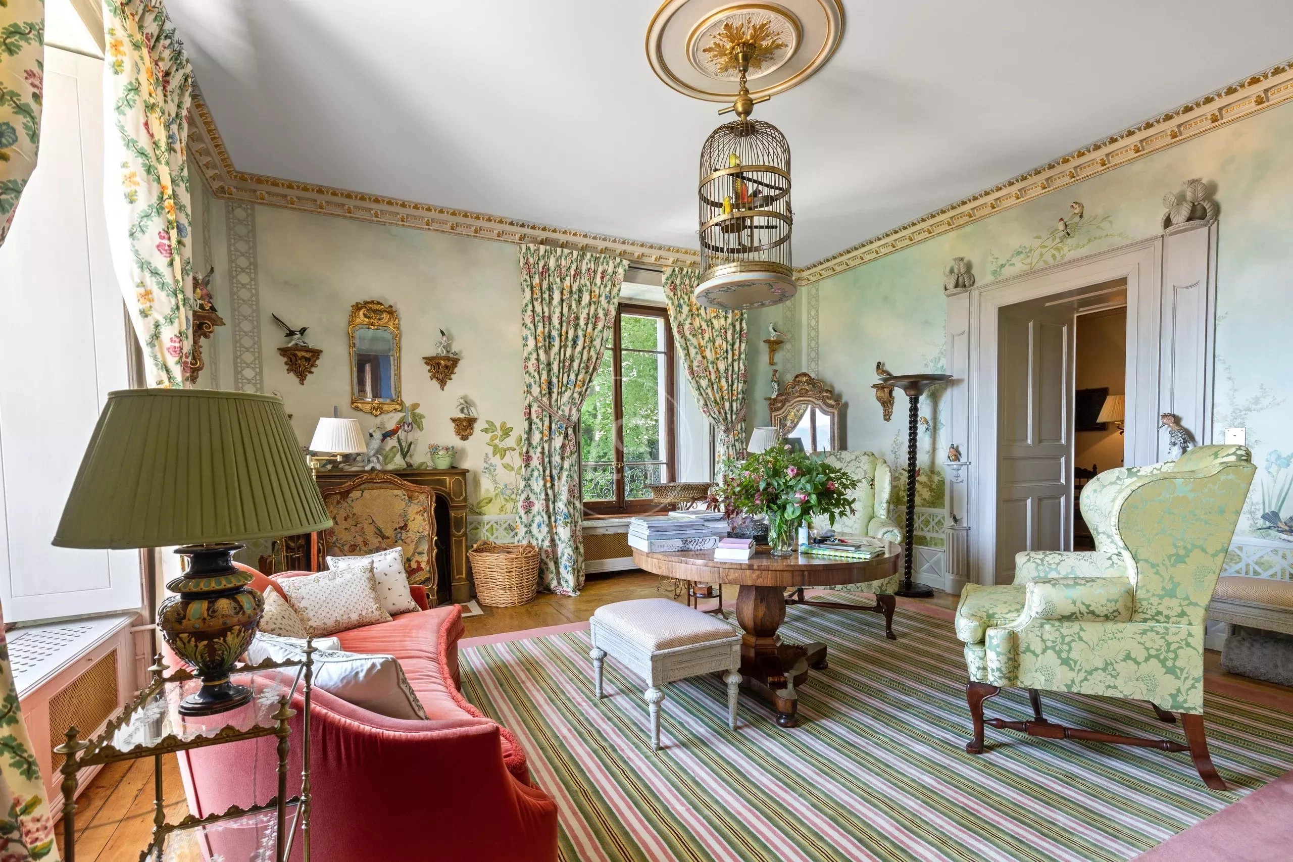 Prächtiges Wohnzimmer im Rokoko-/Vintage-Stil