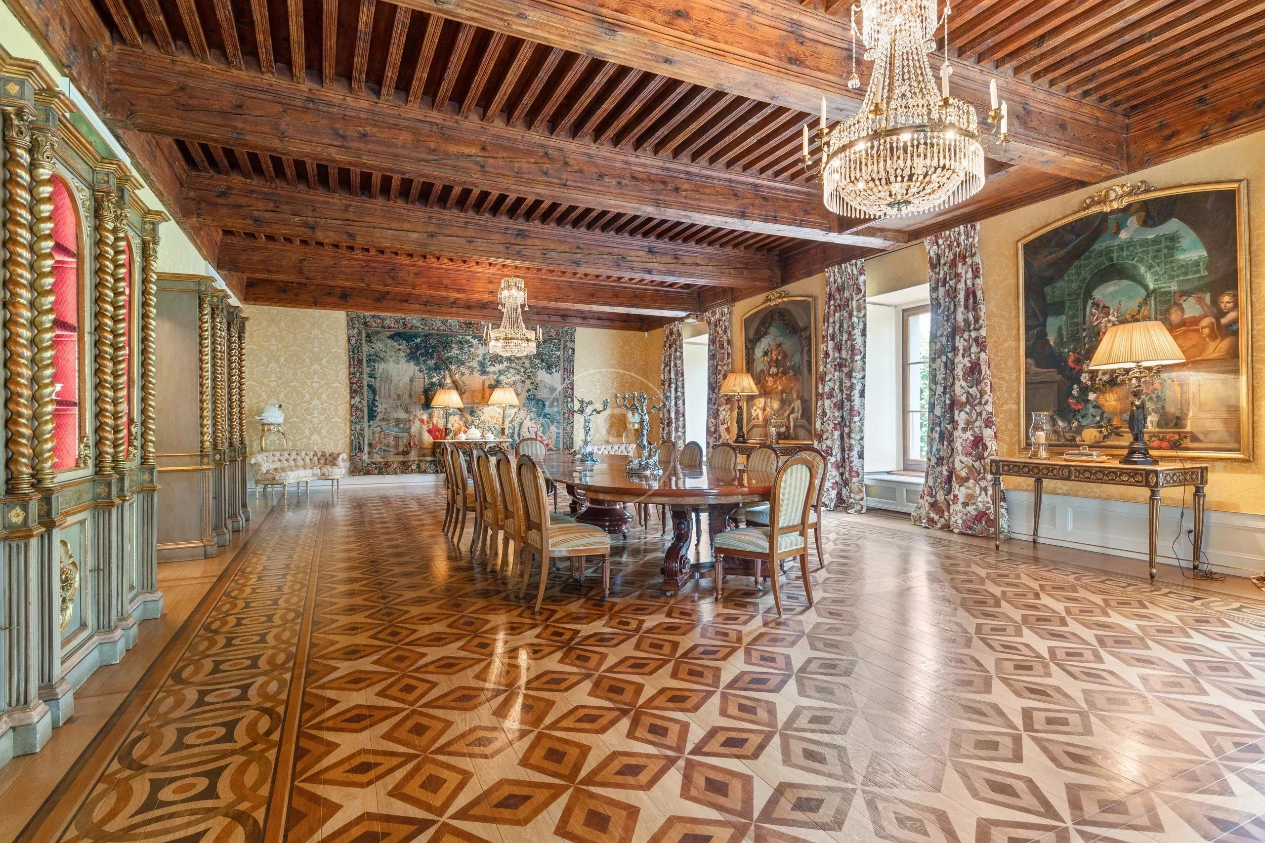 Opulentes historisches Esszimmer