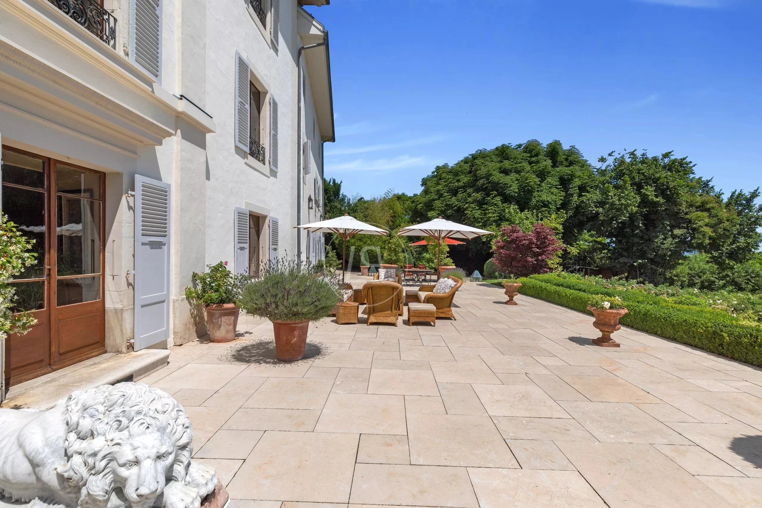 Terrasse mit Gartenblick
