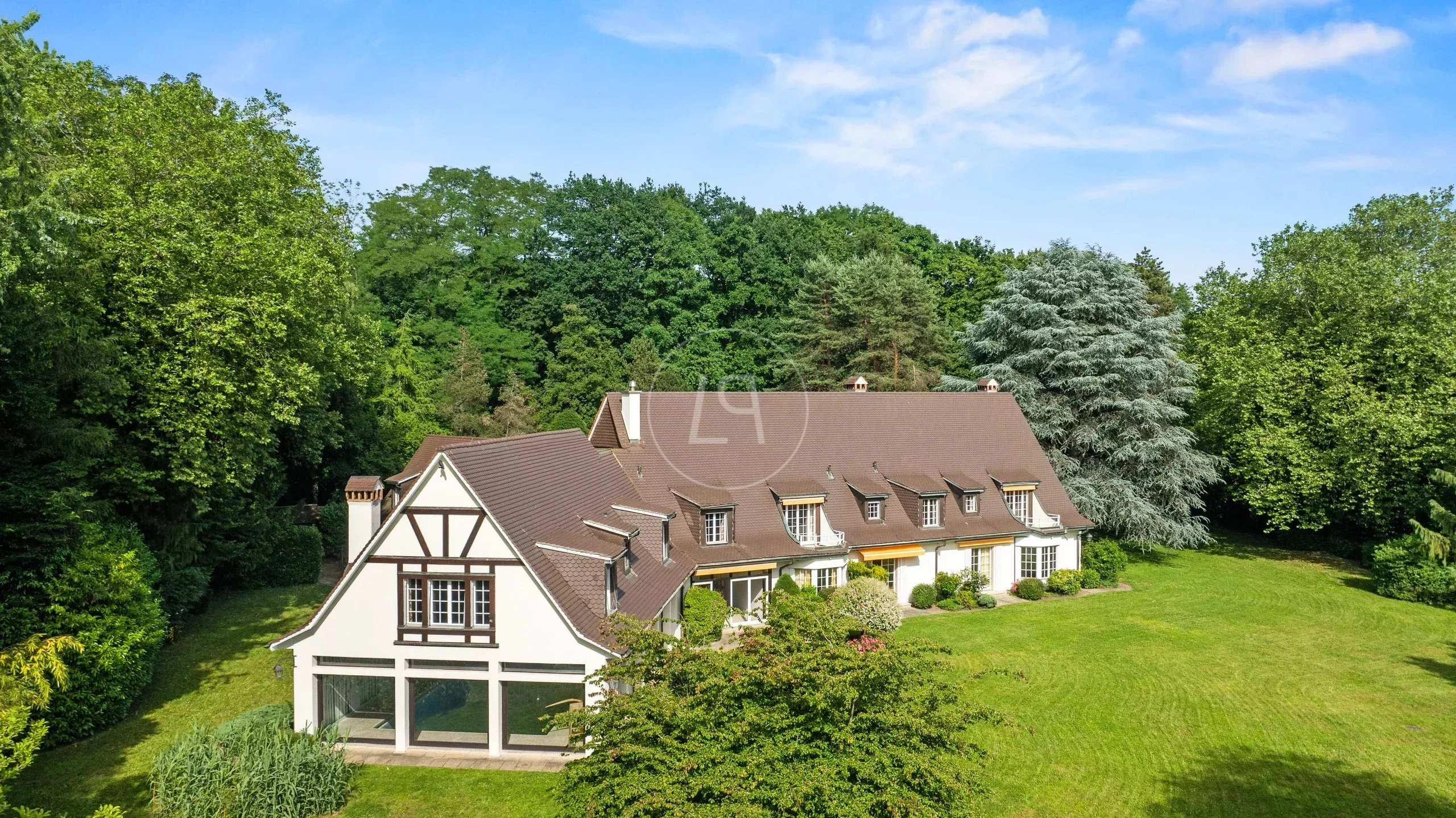 Landhausvilla mit großem Garten