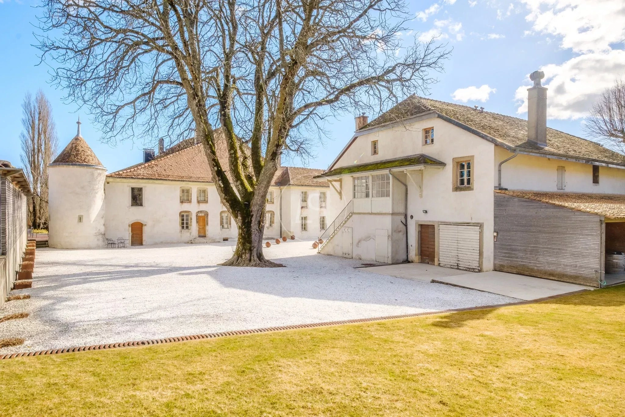 Historischer Innenhof mit Schlosscharakter