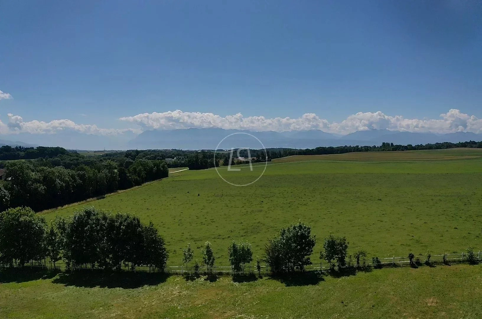 Landschaft mit weitem Grünblick