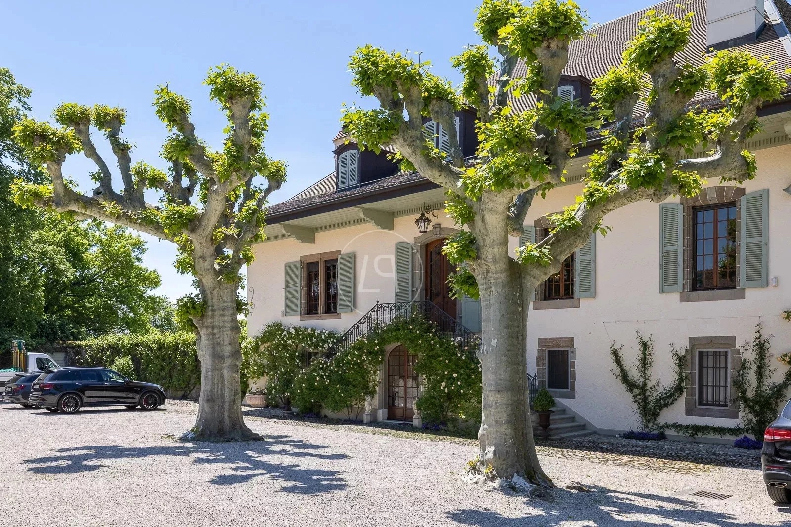Historisches Anwesen mit repräsentativer Fassade