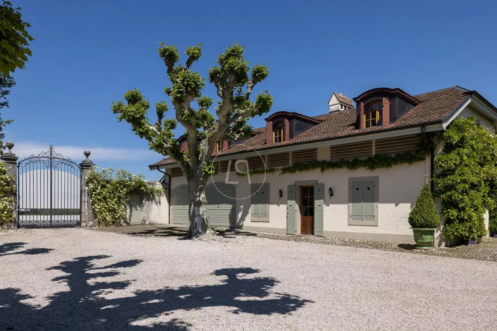 Elegantes Landhaus mit Zufahrt