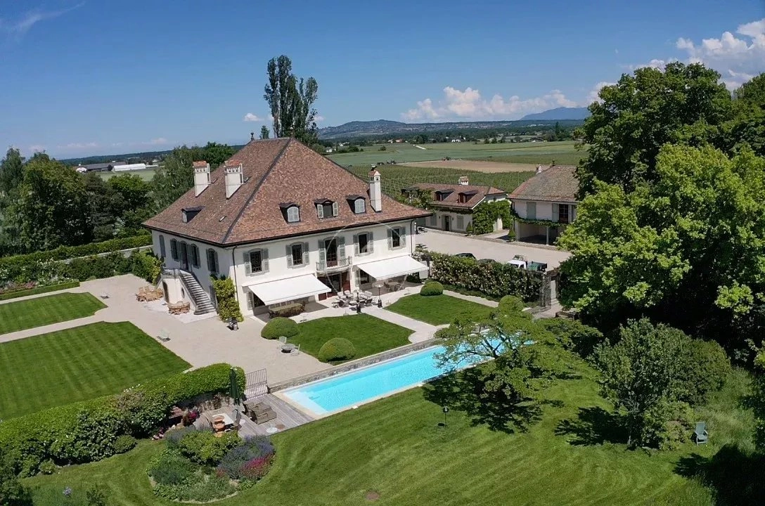 Luxuriöses Landhaus mit Pool und Garten