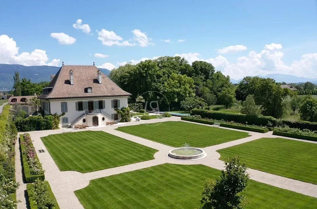 Historisches Landhaus mit formaler Gartenanlage