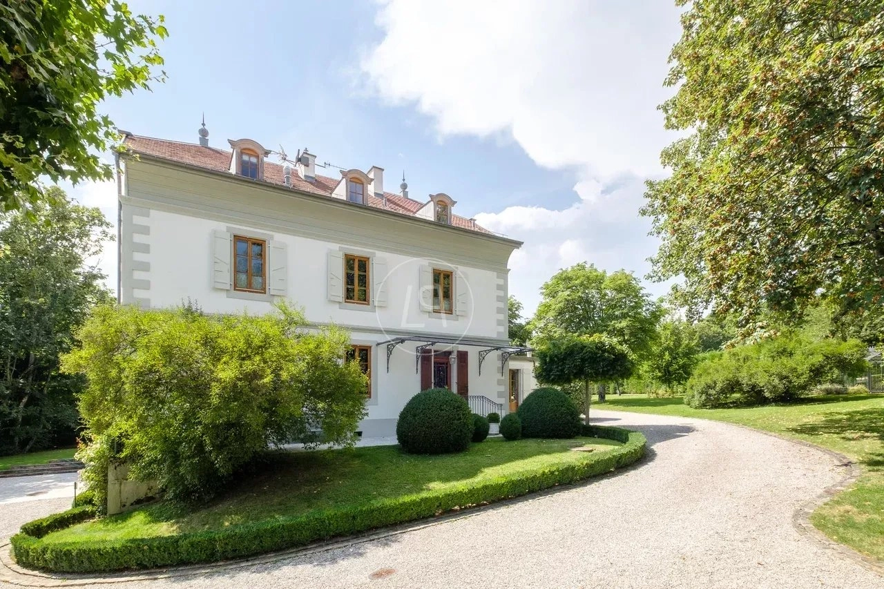 Historische Villa mit Gartenauffahrt