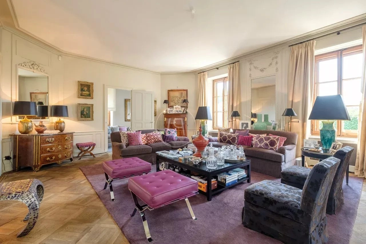 Elegantes Wohnzimmer mit Vintage-Charme