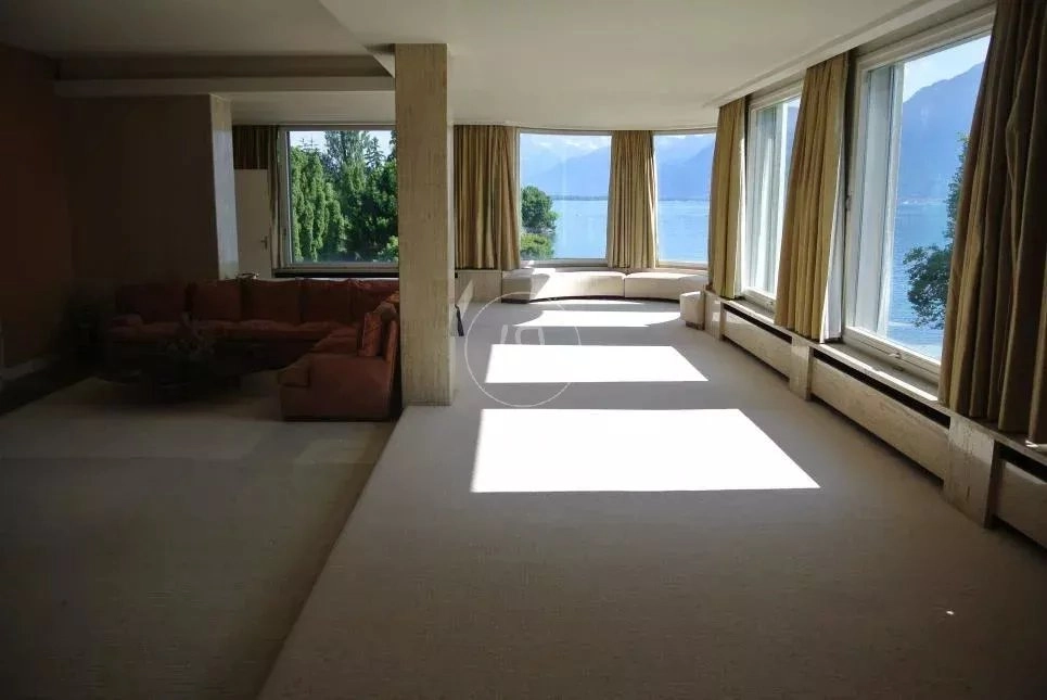 Wohnraum mit Seeblick