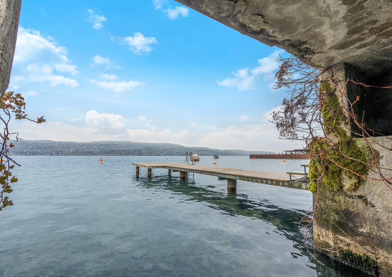 Seesteg am Wasser
