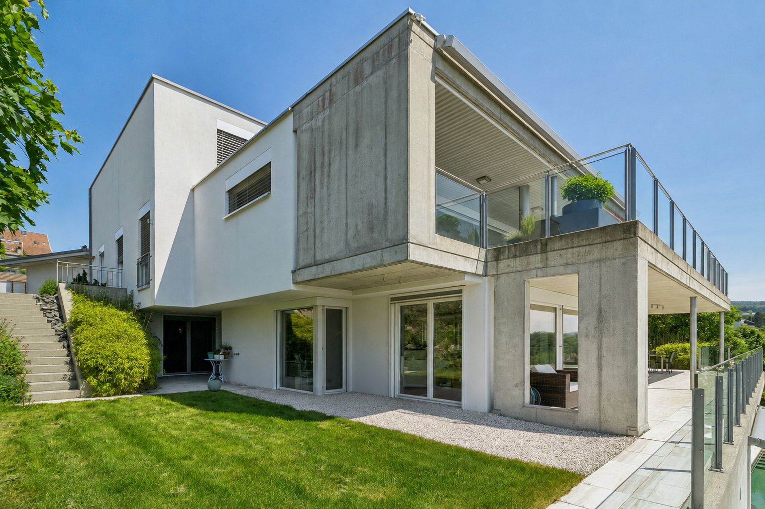 Modernes Wohnhaus mit Dachterrasse