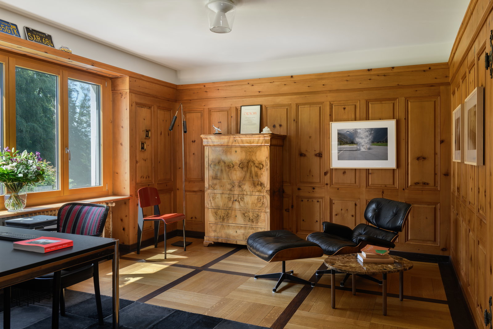 Holzvertäfeltes Arbeitszimmer