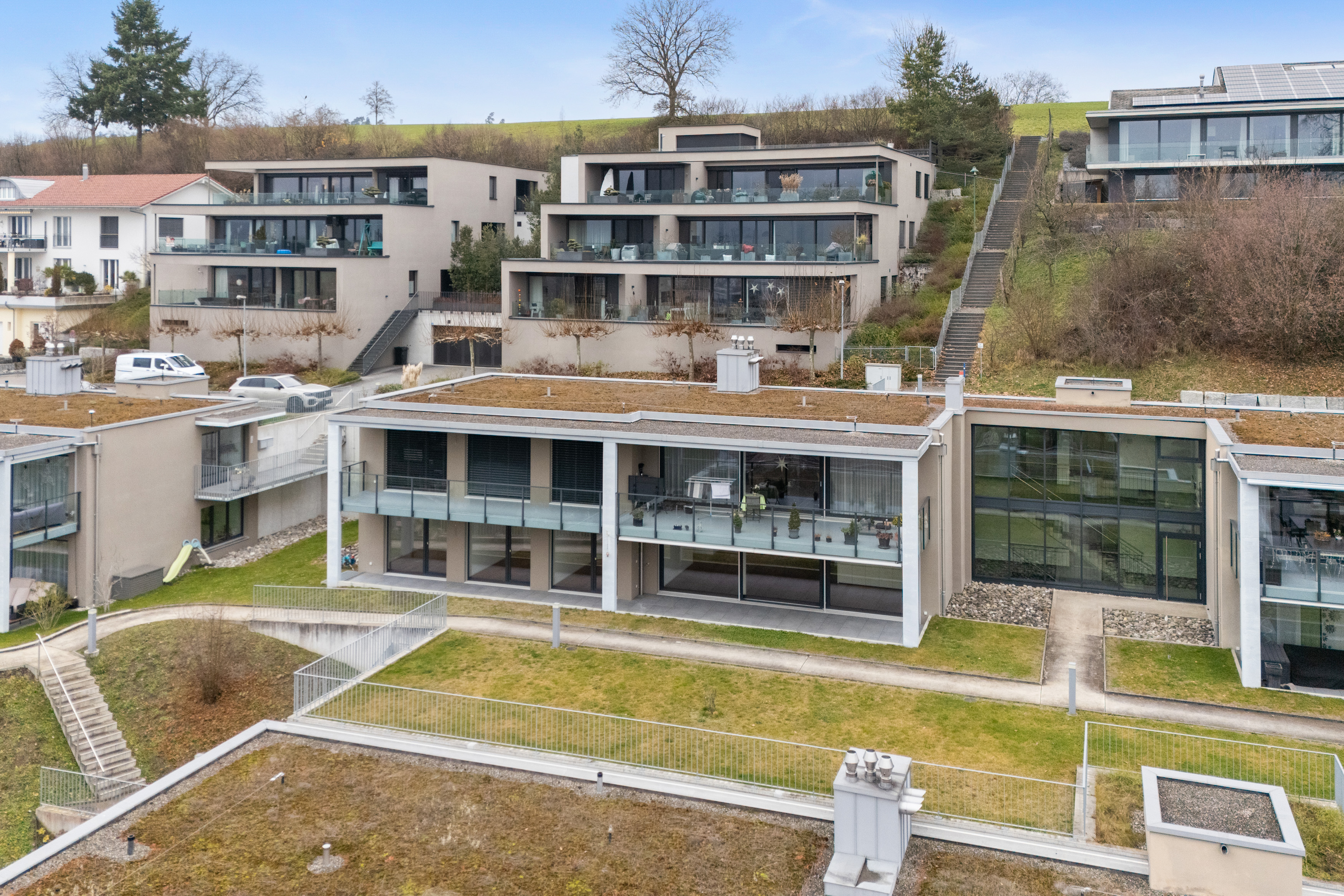 Moderne Terrassenwohnungen am Hang