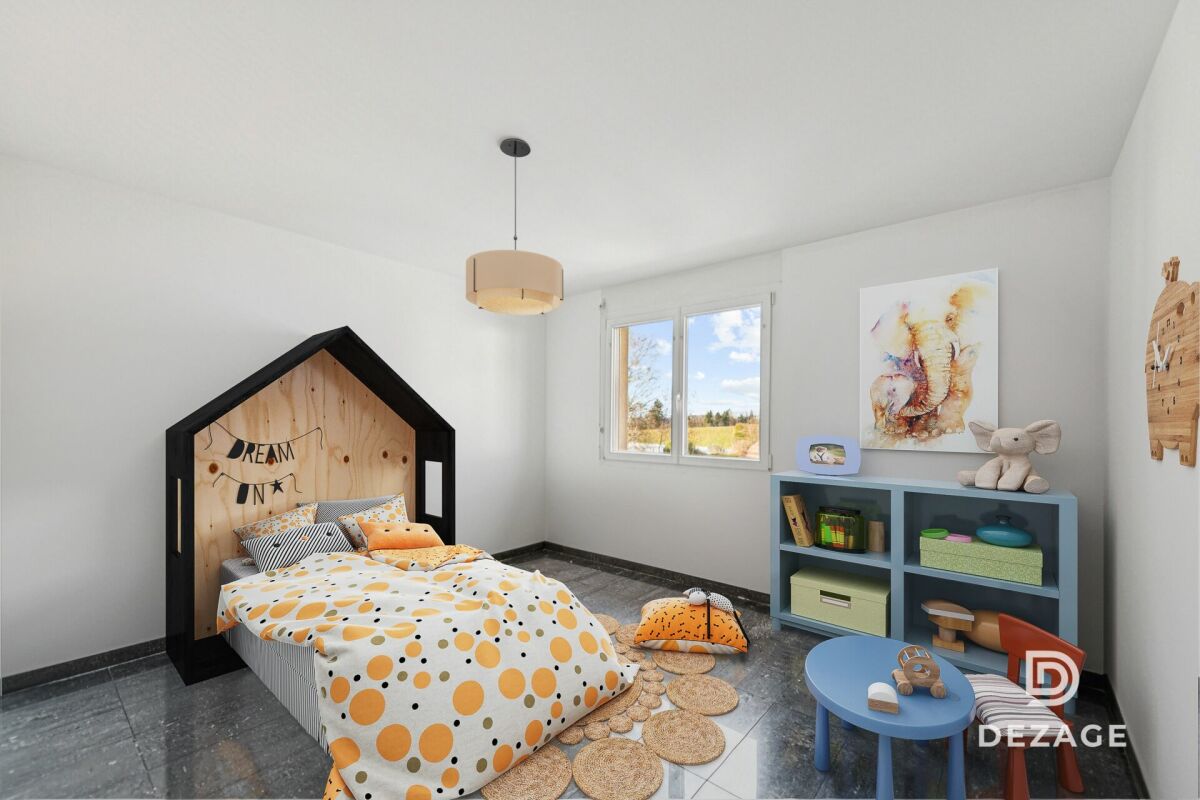 Kinderzimmer mit Hausbett und Spielmöbeln