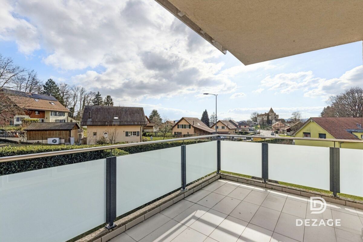 Balkon mit Blick auf Wohngebiet