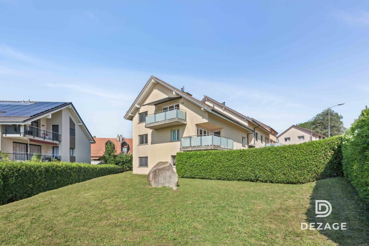 Mehrfamilienhaus mit gepflegtem Garten