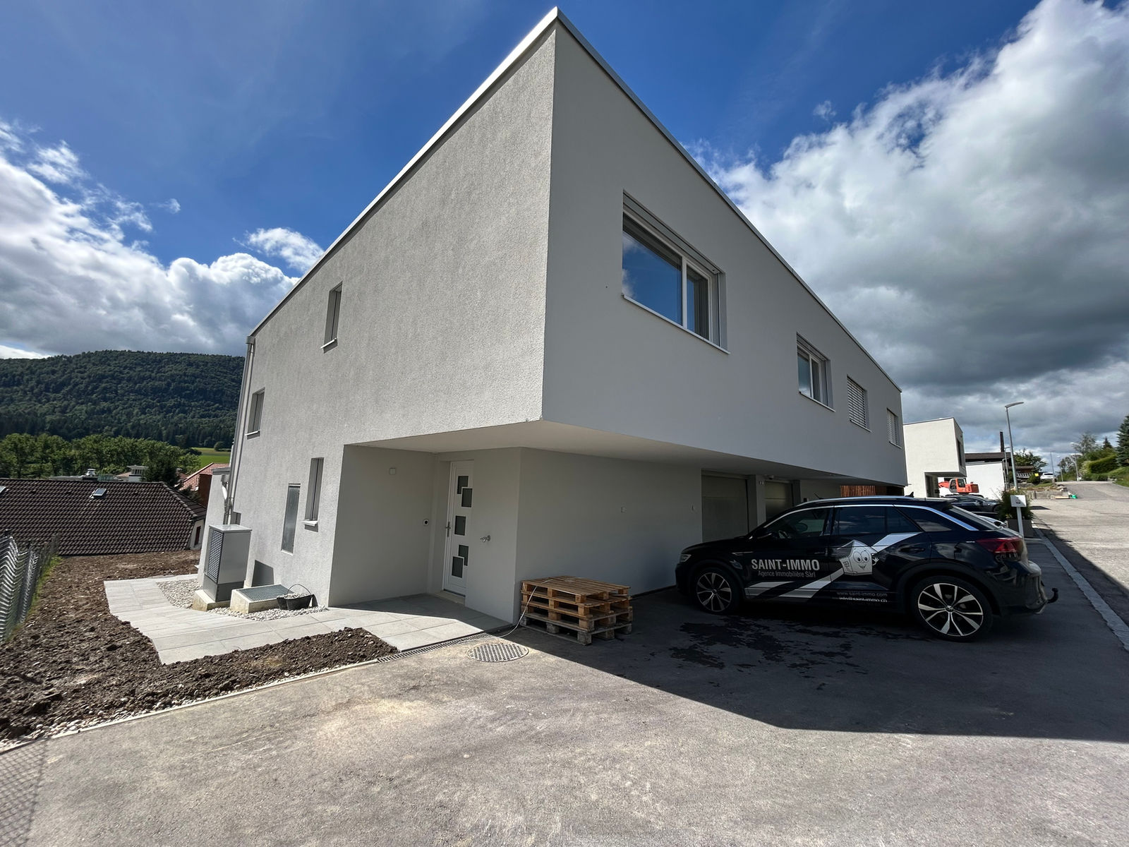 Modernes Einfamilienhaus mit Garage