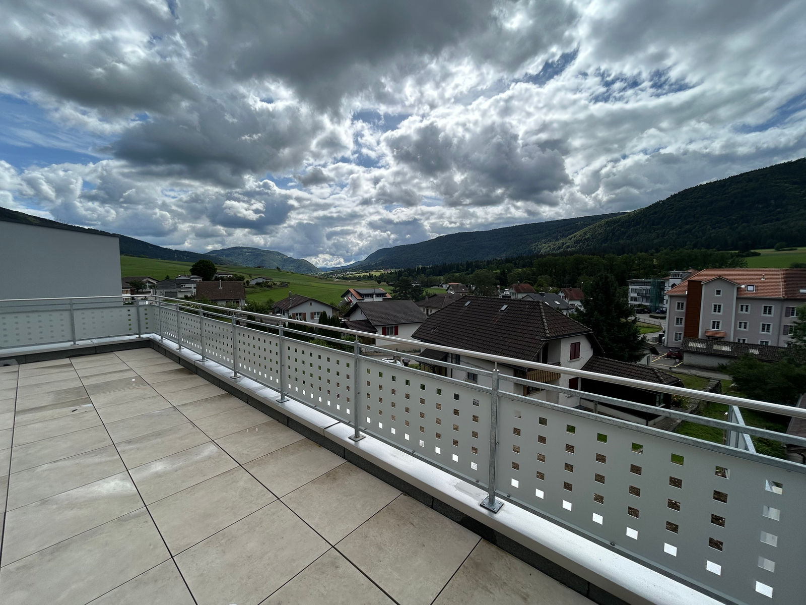 Balkon mit Bergblick
