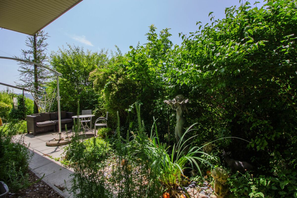 Garten- und Terrassenbereich mit Sitzecke