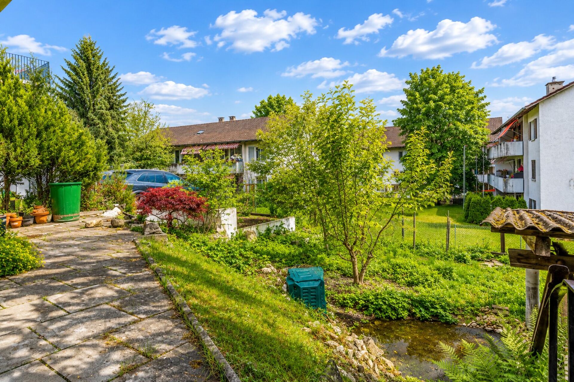 Gemeinschaftsgarten mit Wohnhäusern