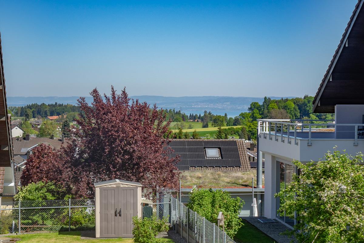 Gartenblick mit Seesicht