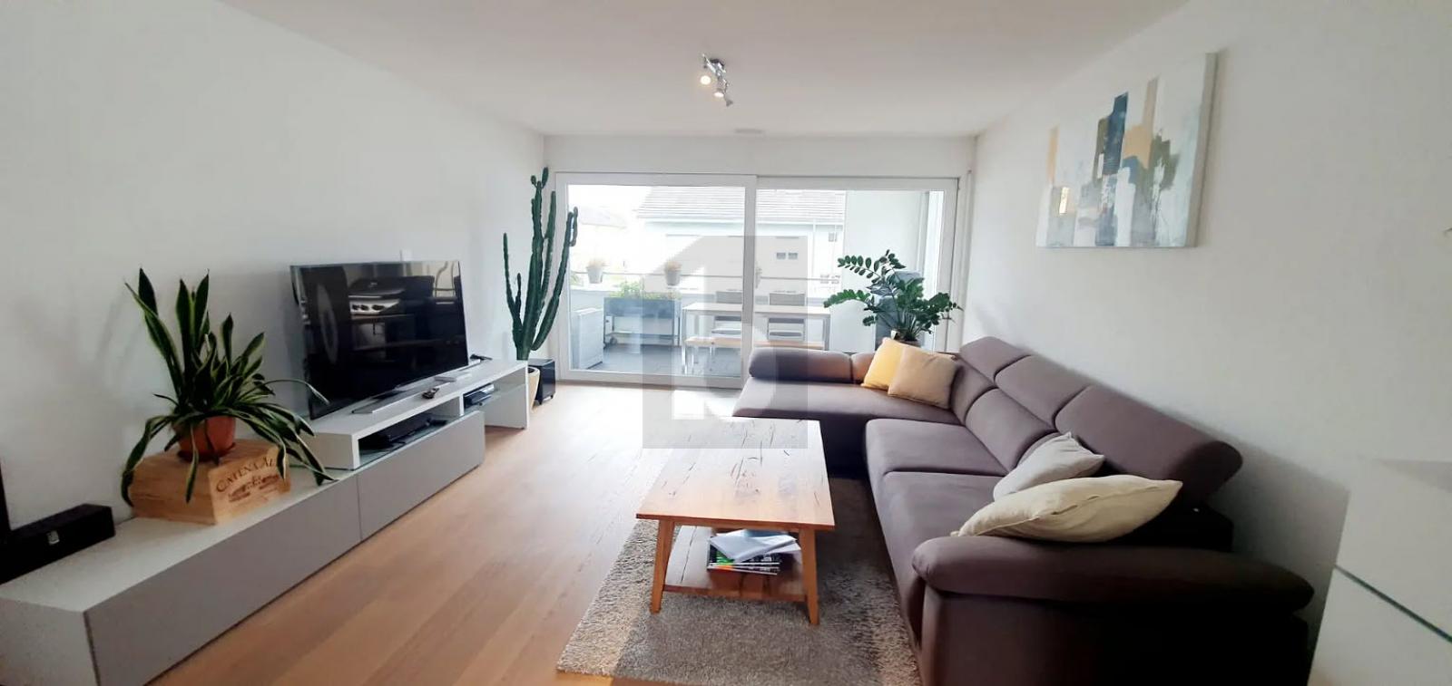 MODERN MIT GUTER ANBINDUNG – Dübendorf
