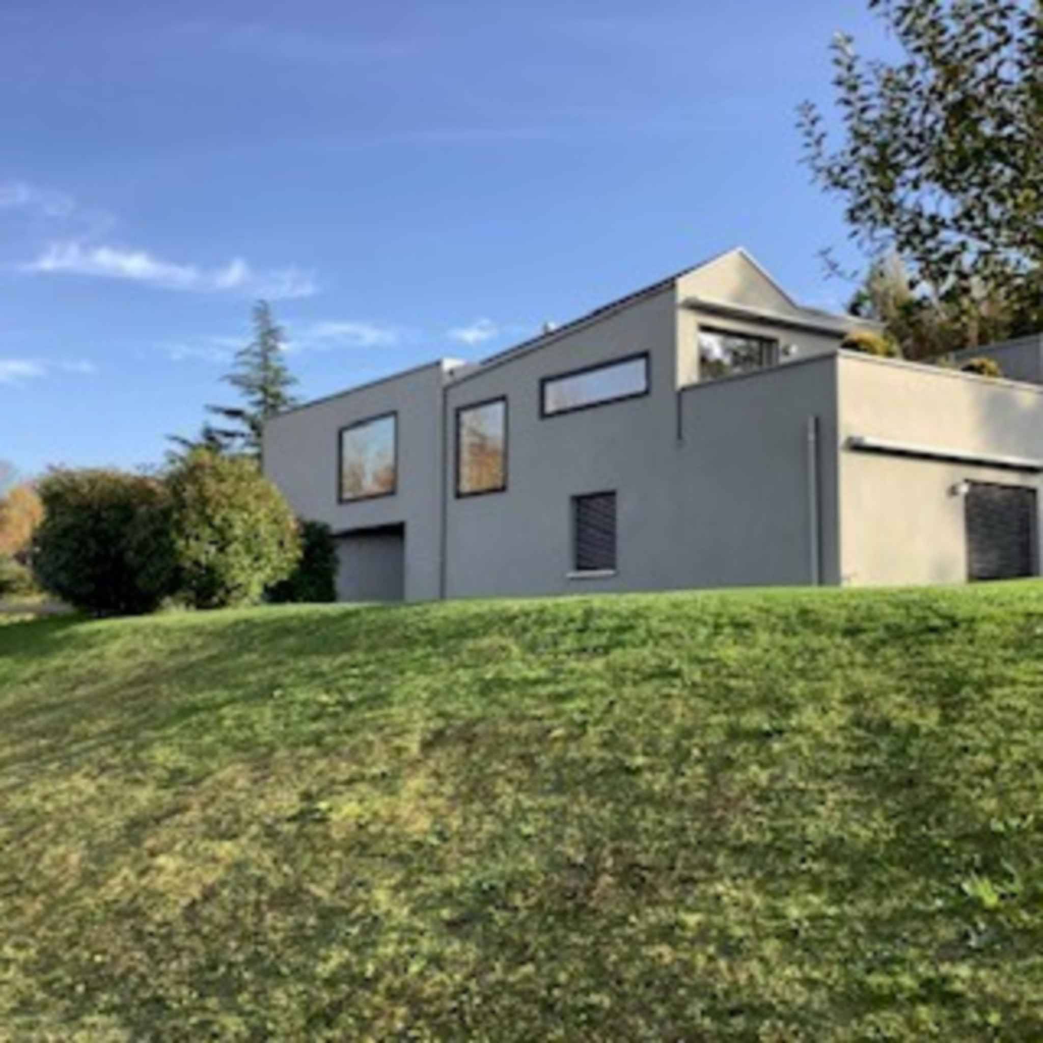 Moderne Villa am Hang