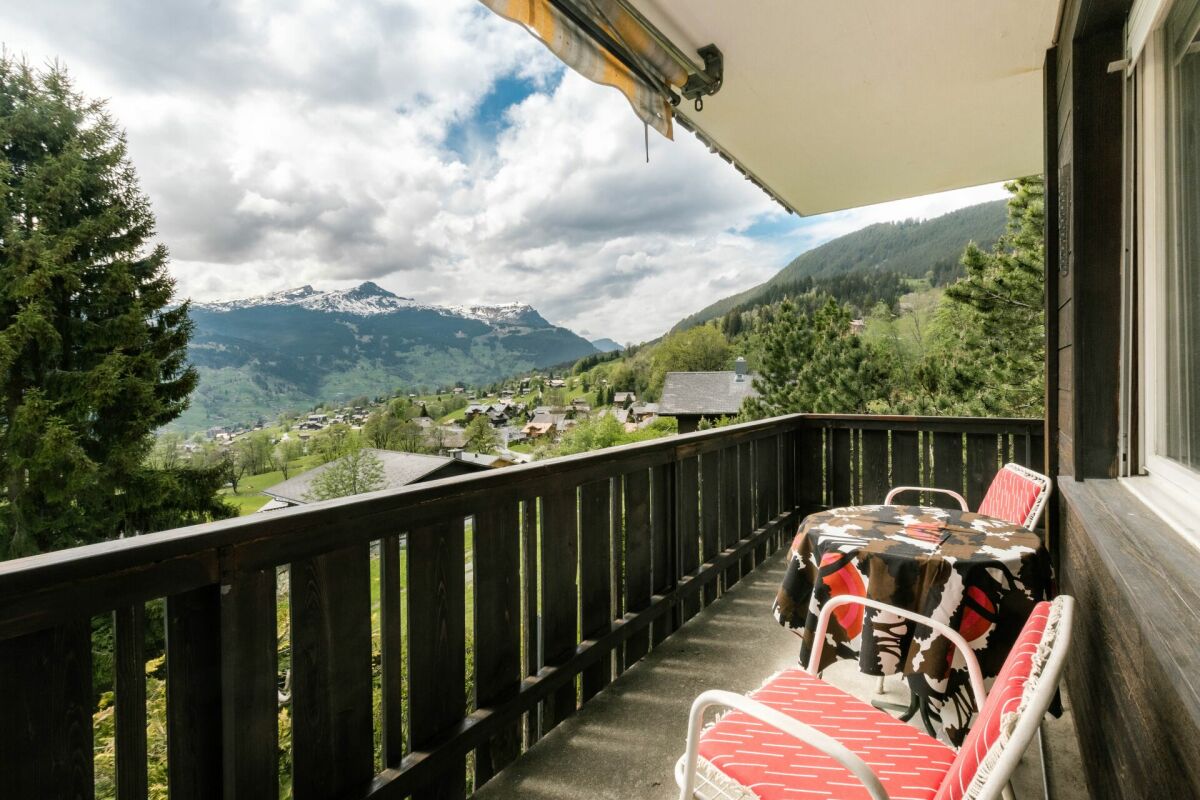 Balkon mit Alpenblick