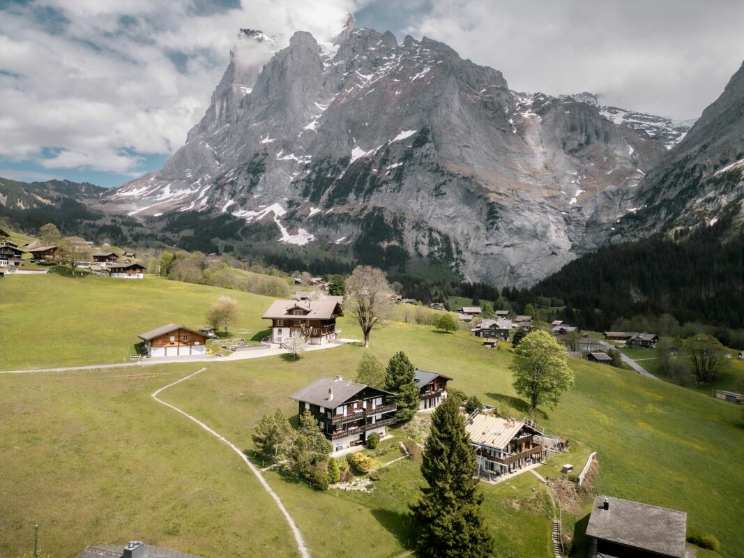 Alpine Landschaft mit Chalets