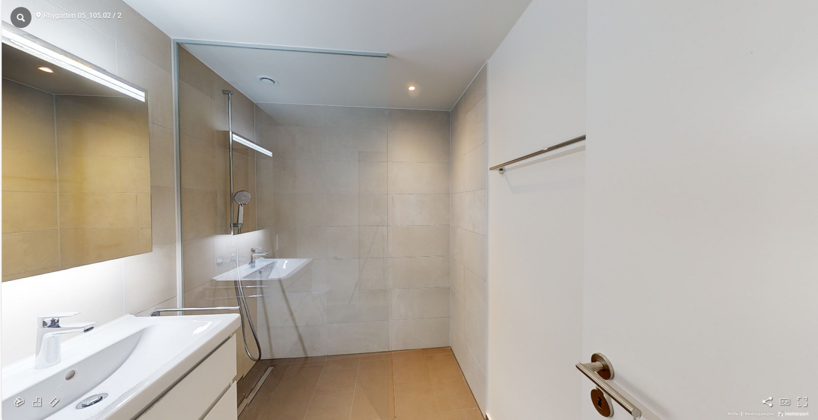 Modernes Badezimmer mit begehbarer Dusche
