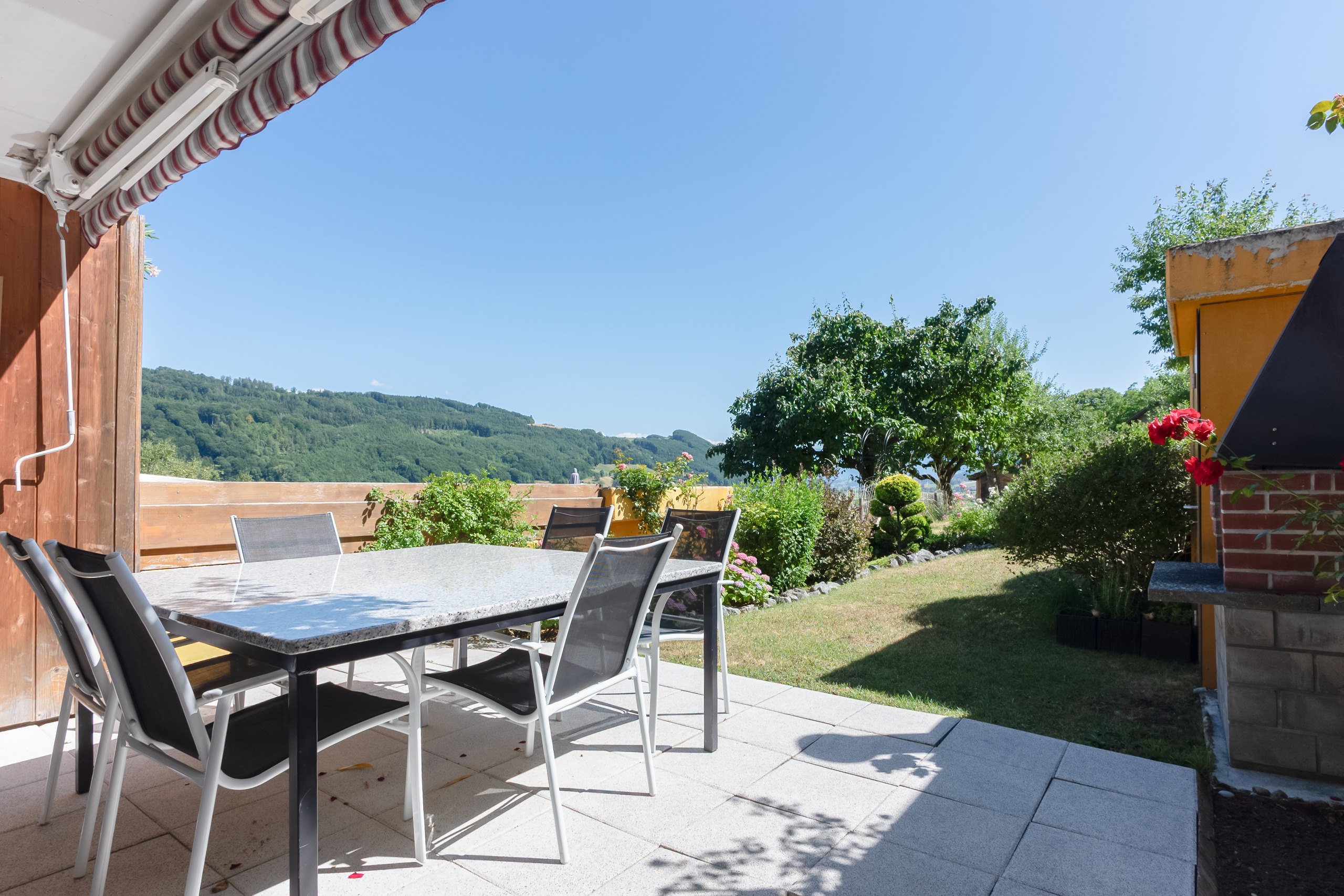 Terrasse mit Bergblick
