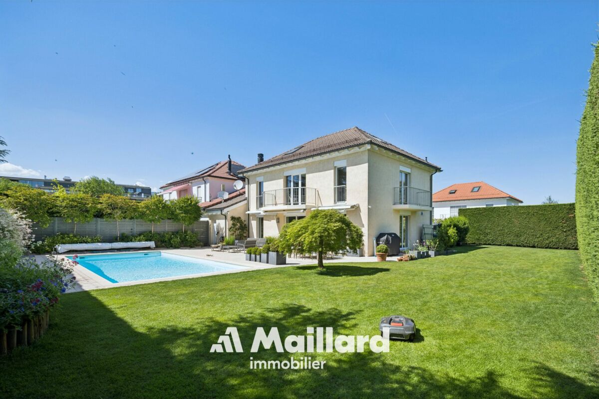 Haus mit Pool und großem Garten