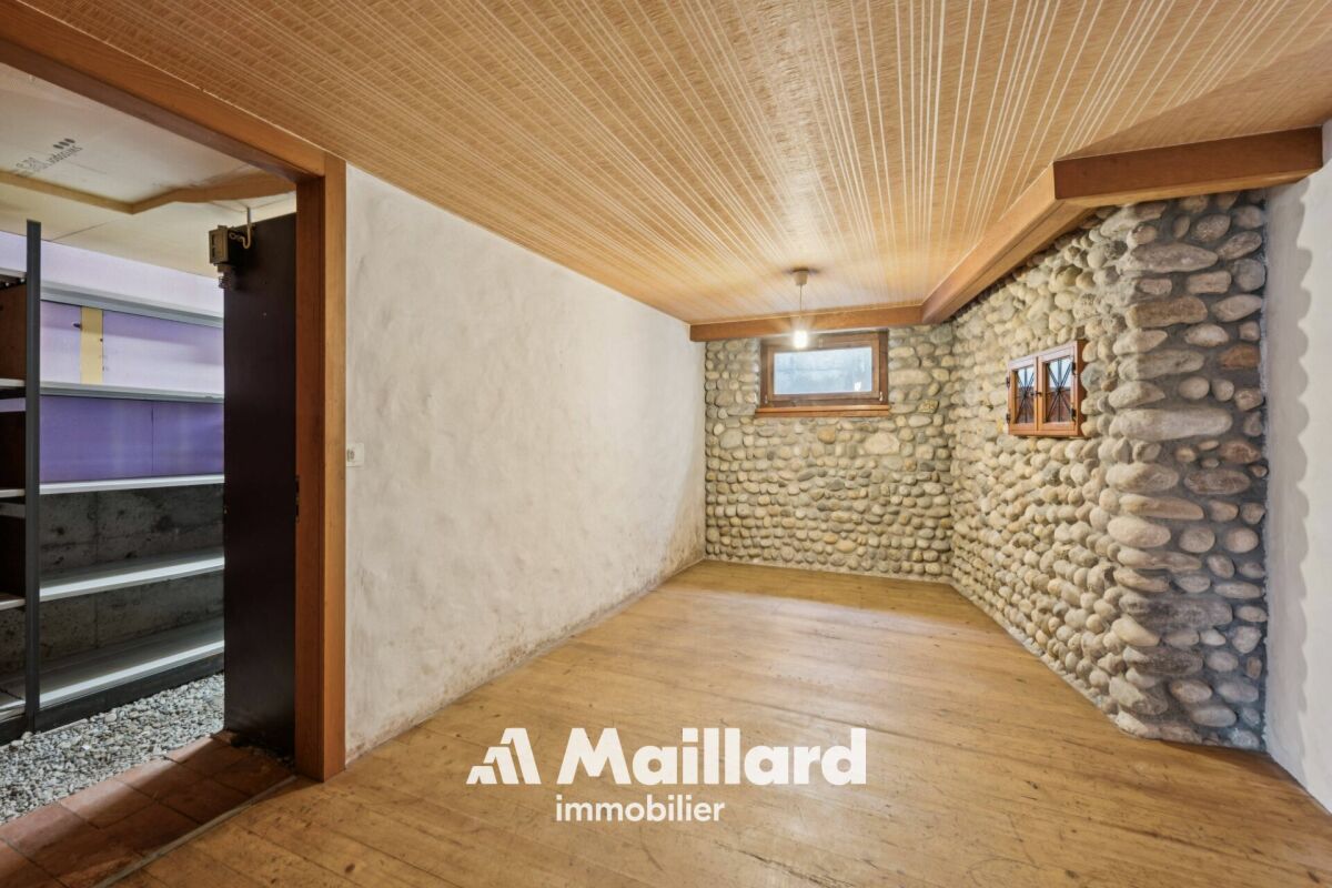 Kellerraum mit Natursteinwand