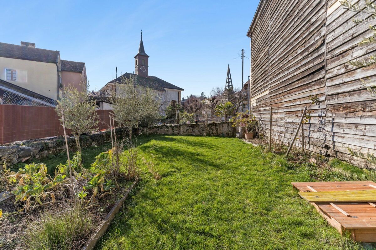 Garten mit Blick auf Dorfzentrum