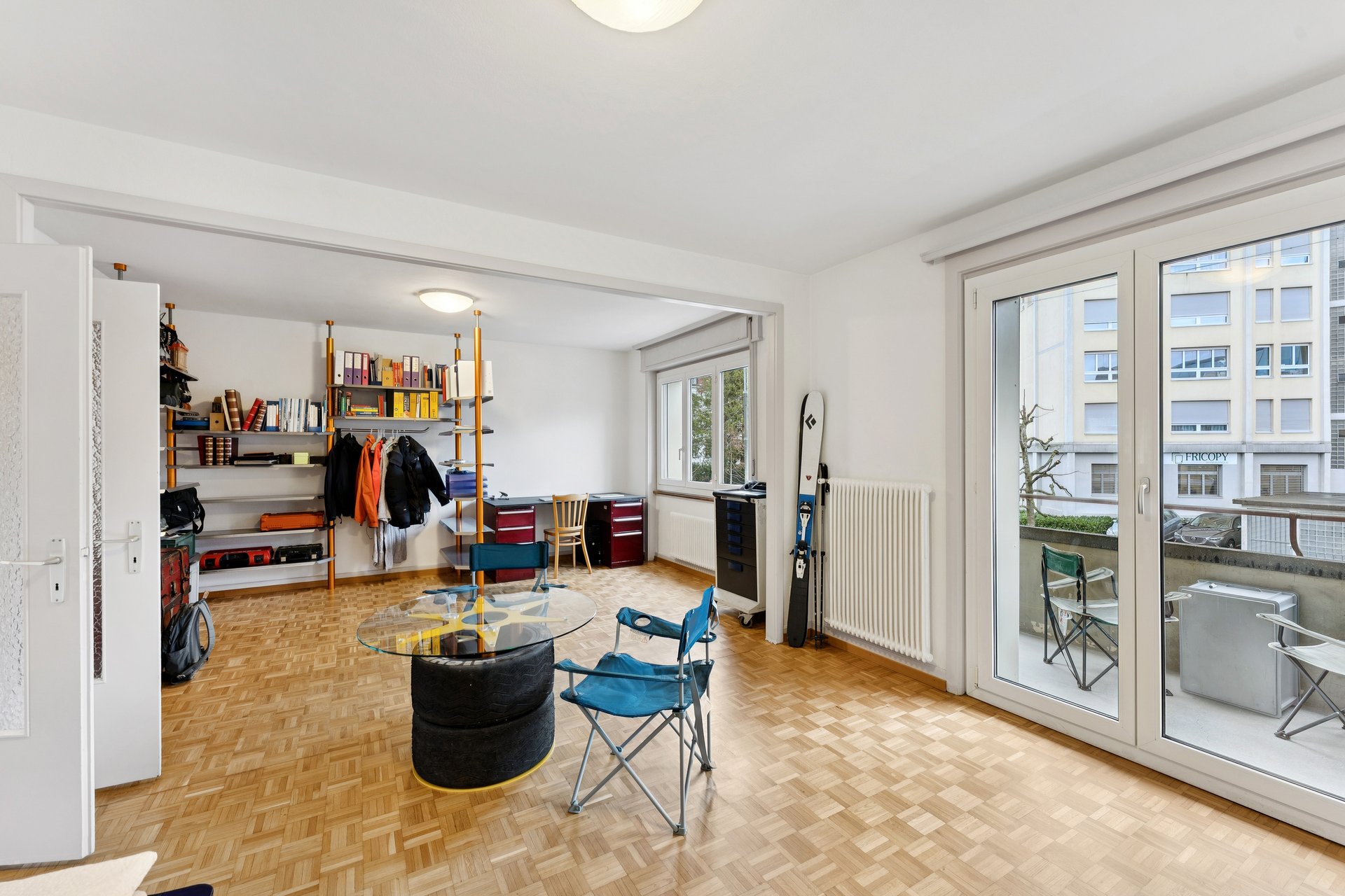 Wohnraum mit Balkonzugang