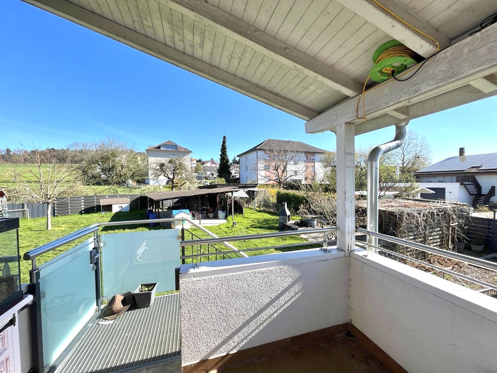 Balkon mit Blick in den Garten