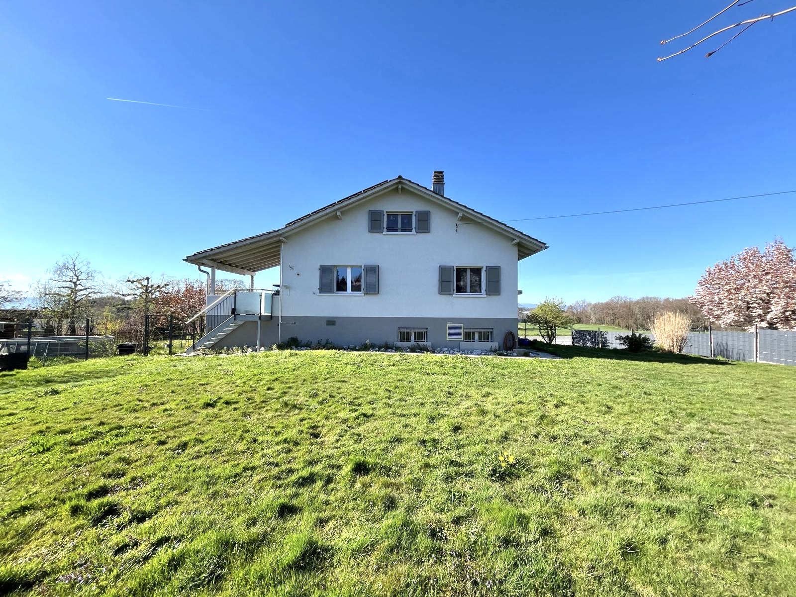 Einfamilienhaus mit großem Garten