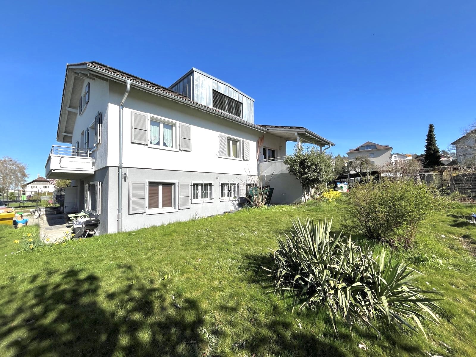 Freistehendes Wohnhaus mit Garten