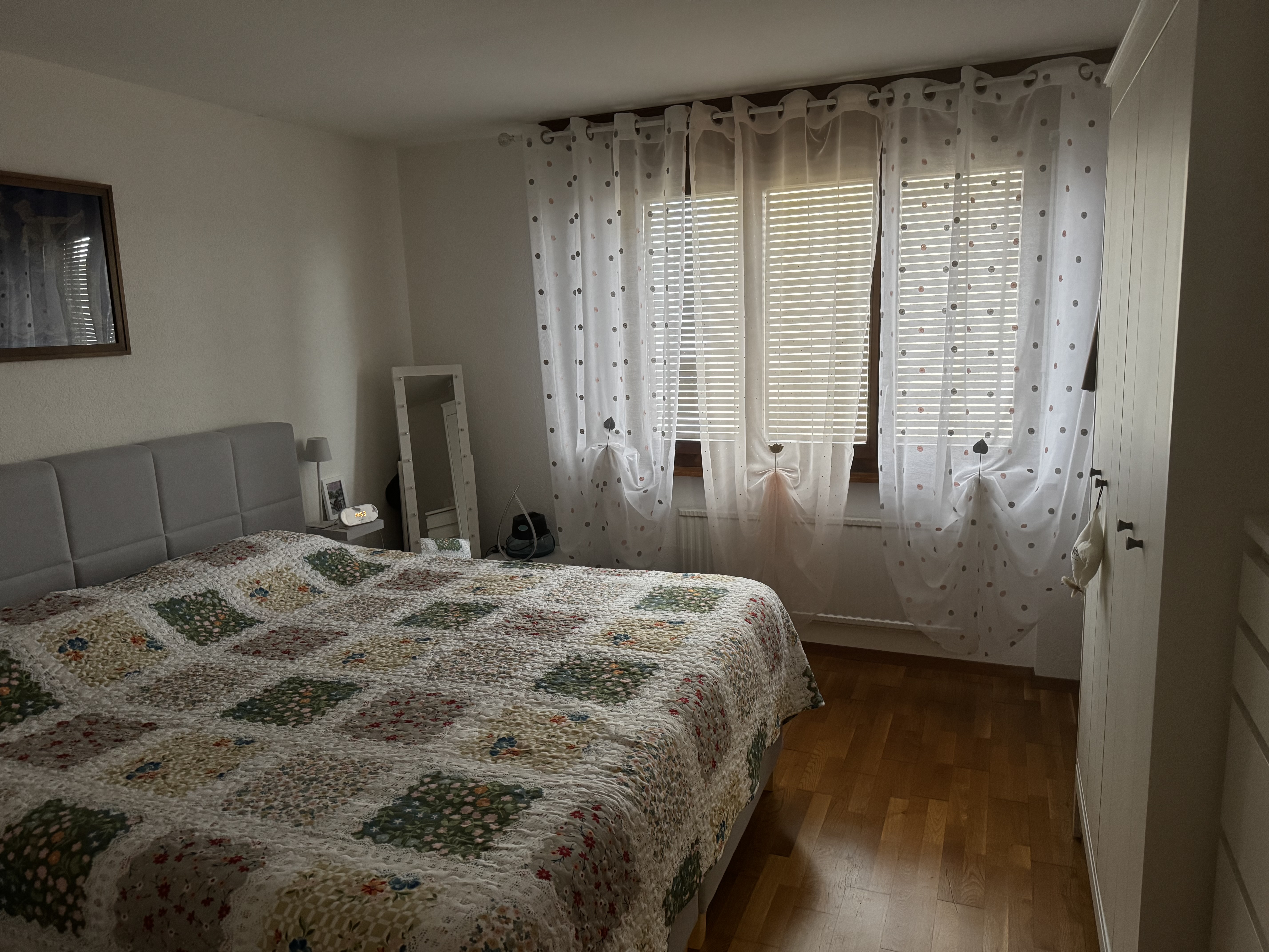 Schlafzimmer mit Tageslicht