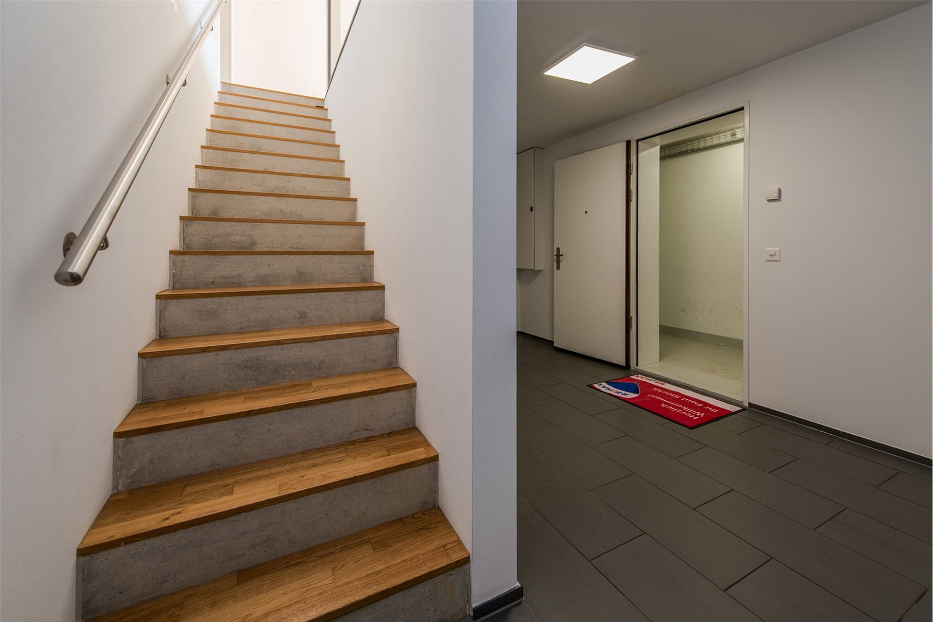 Treppenhaus mit Eingangsbereich