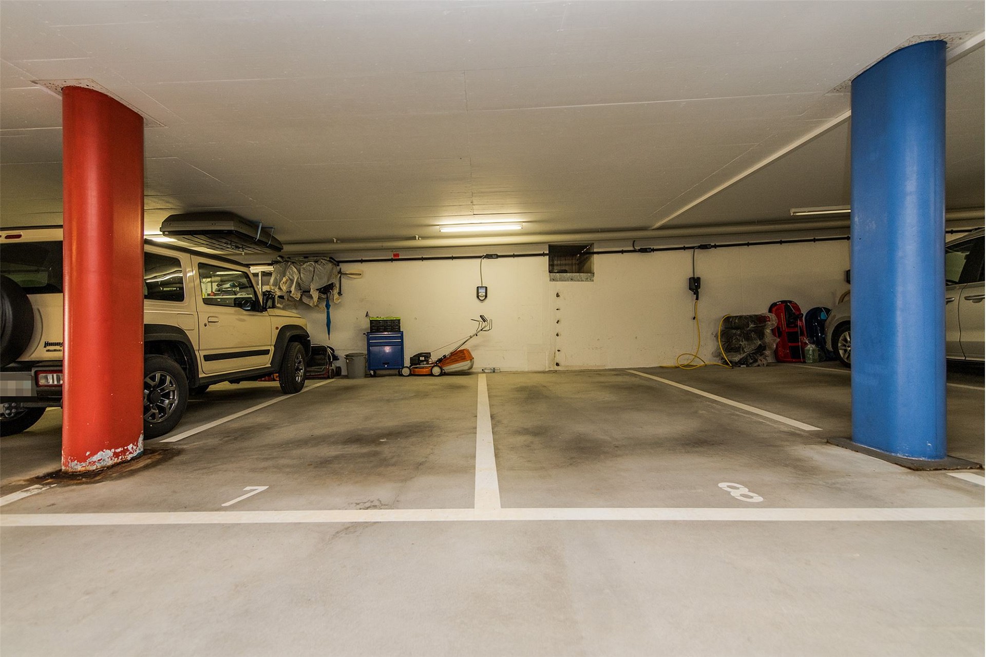 Tiefgarage mit Stellplätzen