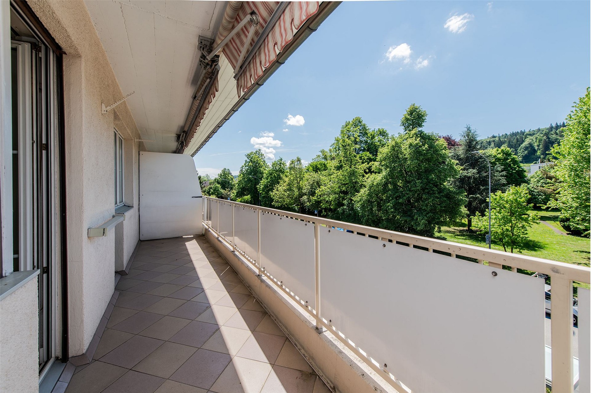 Balkon mit Grünblick