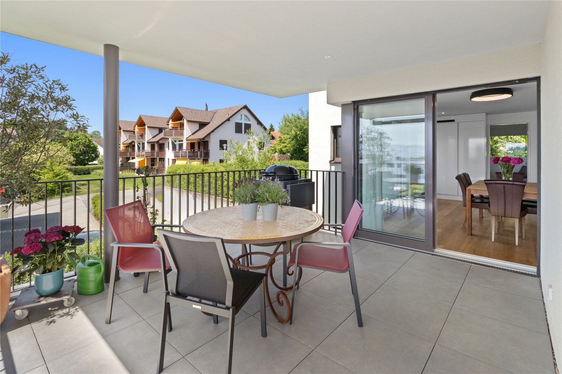 Überdachte Terrasse mit Essbereich