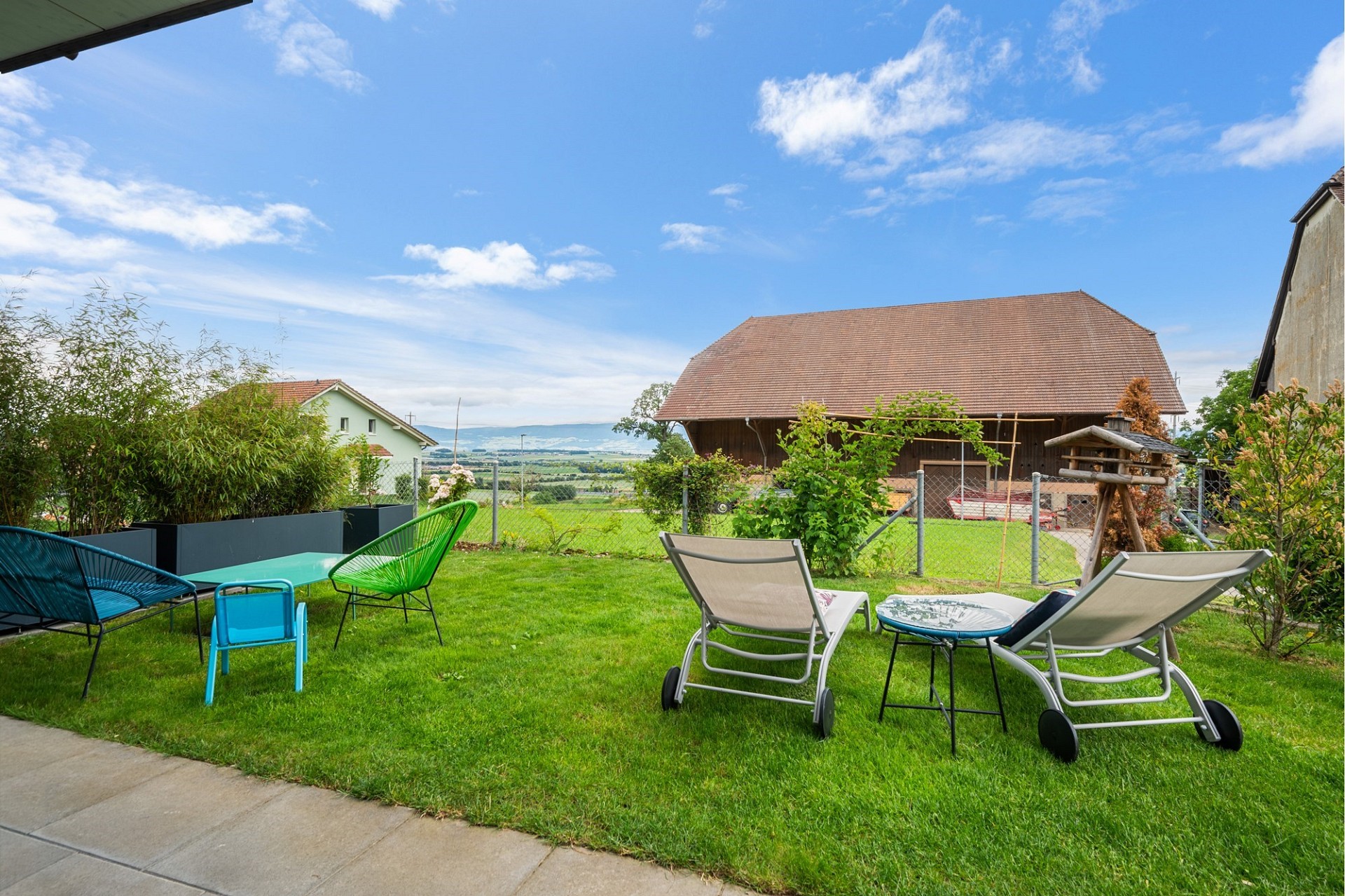 Garten mit Sitzbereich und Weitblick