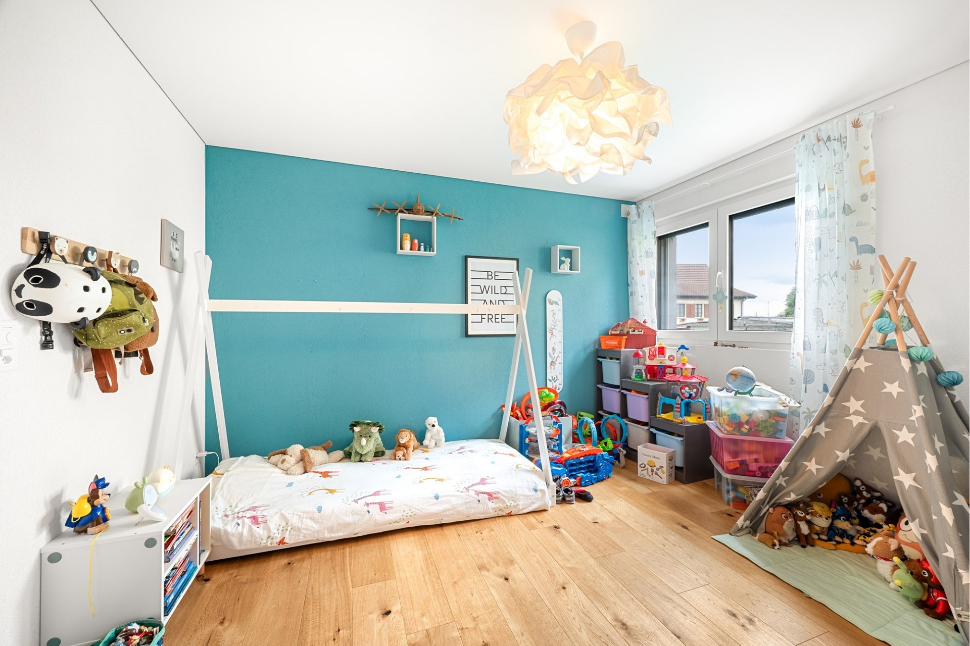 Kinderzimmer mit Spielbereich