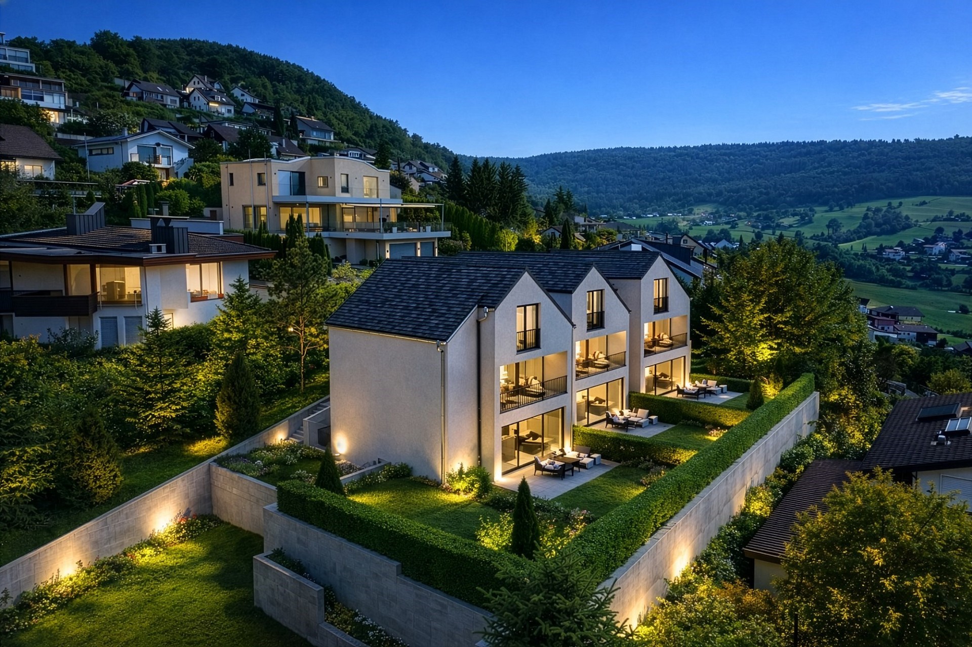 Luxuriöses Wohnhaus mit Hanglage und Talblick