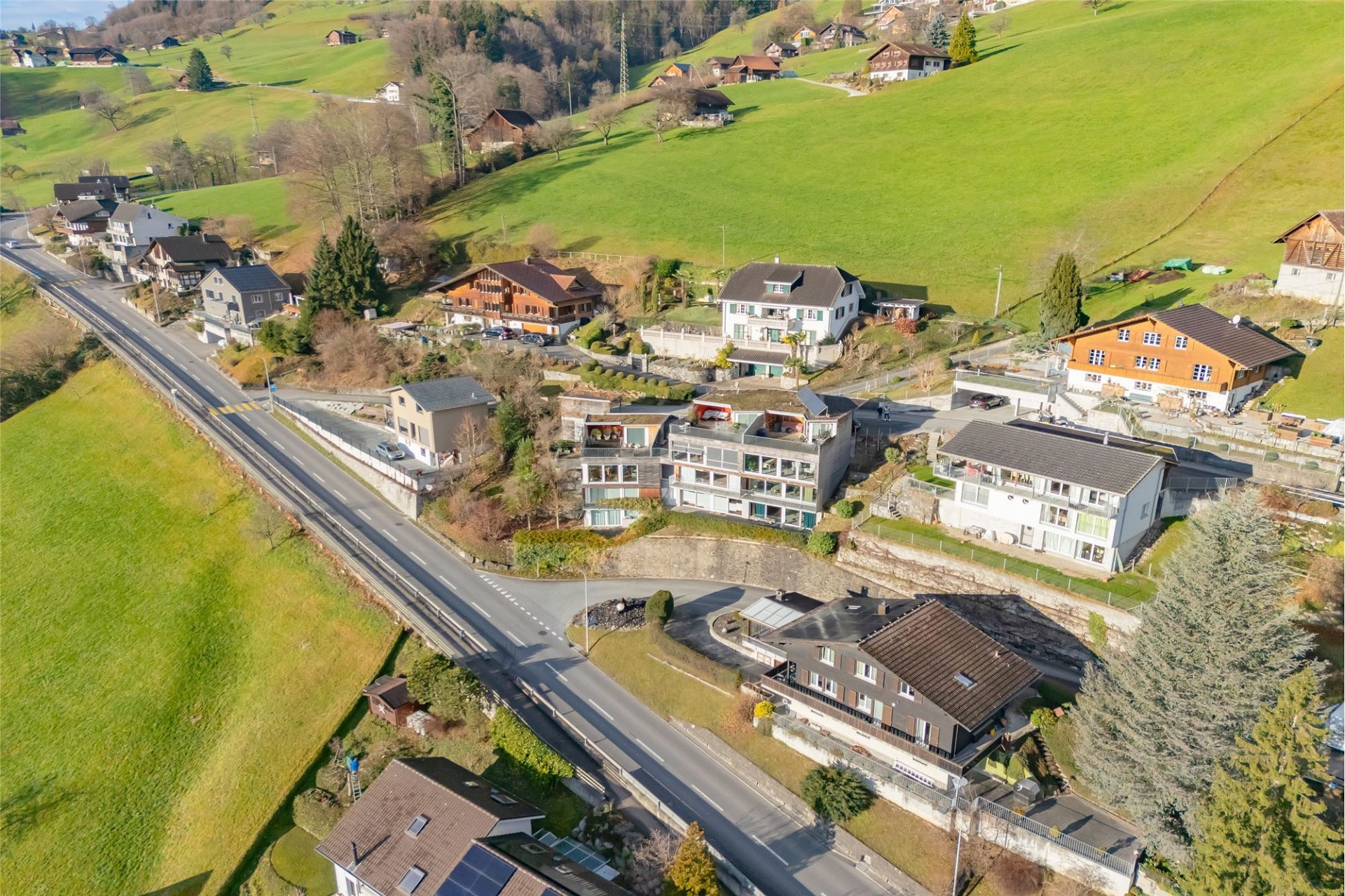 Luftaufnahme einer ländlichen Wohnsiedlung