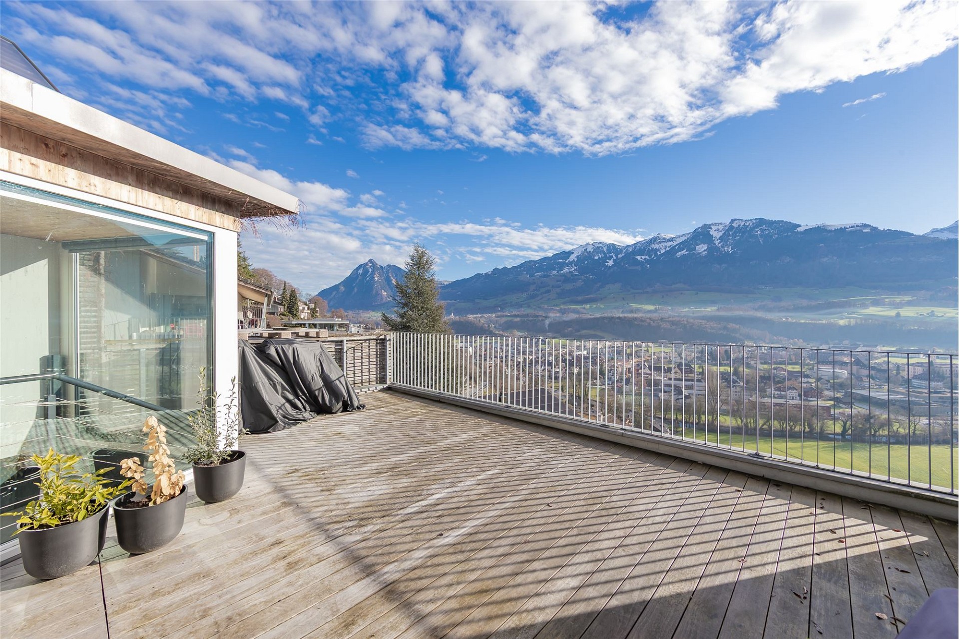 Terrasse mit Bergpanorama