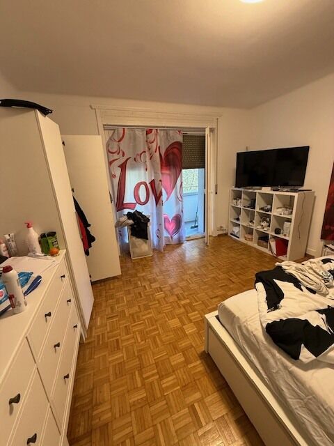 Schlafzimmer mit Balkonzugang